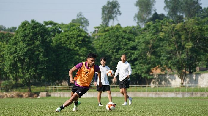 Saddil Ramdani saat menyantap menu latihan timnas U-23 Indonesia yang diterapkan Shin Tae-yong jelang lawan Vietnam di SEA Games 2021.