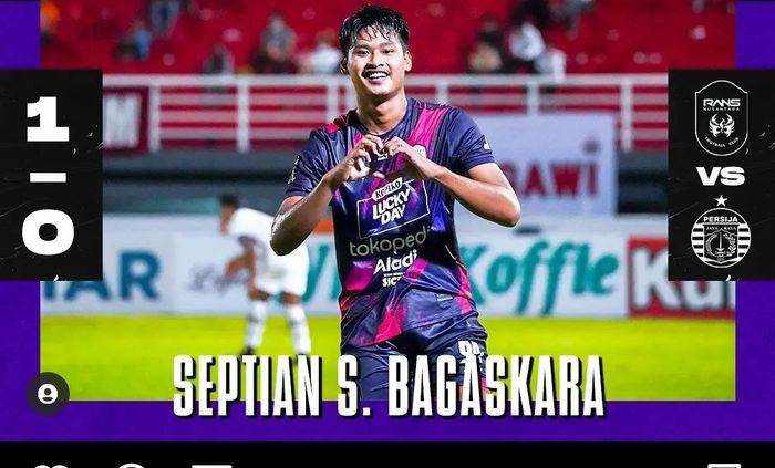 Pemain RANS Nusantara FC, Septian Bagaskara mencetak gol ke gawang Persija jakarta dalam laga lanjutan Grup B Piala Presiden 2022 di Stadion Segiri, Samarinda, Kalimantan Timur, Rabu (22/6/2022).