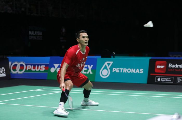 Pebulu tangkis tunggal putra Indonesia, Jonatan Christie, ketika tampil pada semifinal Malaysia Open 2022 di Axiata Arena, Kuala Lumpur, Malaysia, Sabtu (2/7/2022).