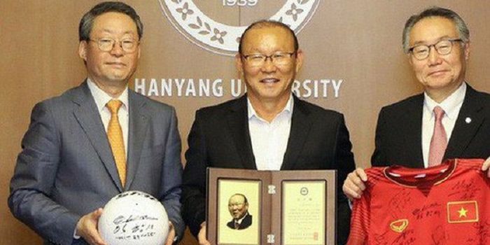 Pelatih timnas U-23 Vietnam, Park Hang-seo, diganjar penghargaan seusai mengharumkan nama Korea Selatan