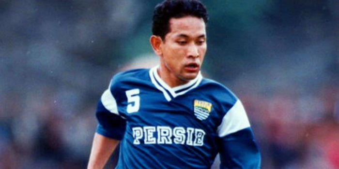 Pemain Persib Bandung era 90-an, Yudi Guntara, saat masih membela Maung Bandung.