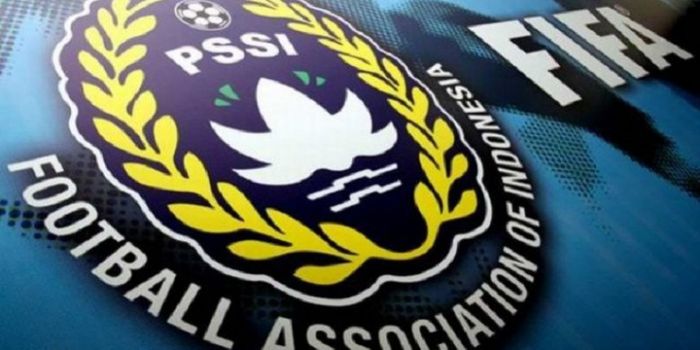        Logo PSSI dan FIFA       