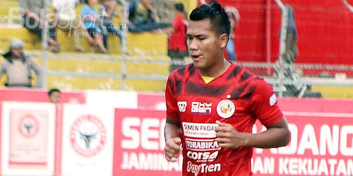 Striker Semen Padang FC, Riski Novriansyah, saat tampil melawan Cilegon United FC pada gelaran Liga 2 2018