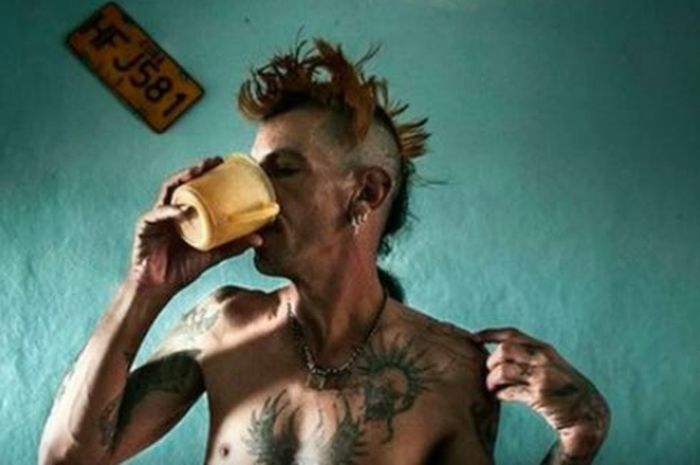 Los Frikis, komunitas punk Kuba yang menyuntikkan HIV ke tubuhnya sendiri