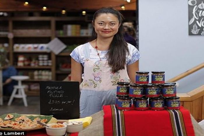 Louise memilih jualan asinan pepaya daripada jadi pengacara terus.