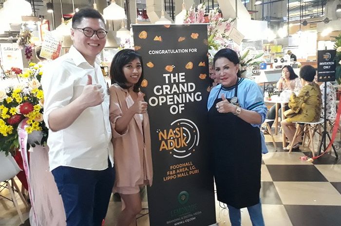 Mpok Atiek kepada tim Grid.ID, saat Launching Nasi Aduk, di Lippo Mall Puri, kawasan Kembangan pada Sabtu (12/5/2018).
