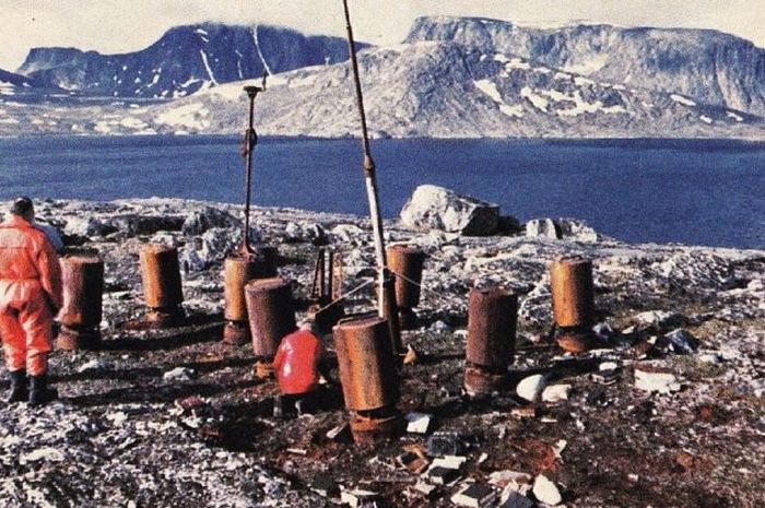 Stasiun Cuaca Jerman Kurt didirikan di Semenanjung Hutton, Labrador, Newfoundland (sekarang Kanada) pada 22 Oktober 1943.