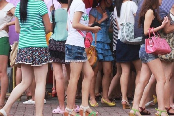 Mereka rupanya mengincar diskon tiket ke taman hiburan.