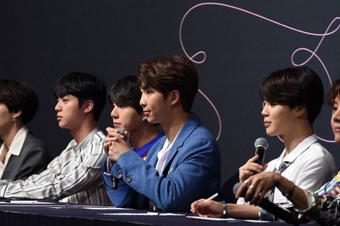 Dianggap Idola Papan Atas, Sikap BTS Dipuji Seorang Reporter!