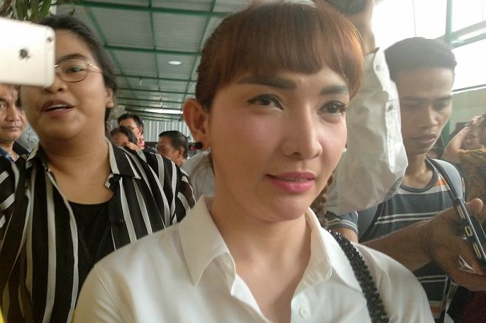 Roro Fitria saat dijumpai Grid.ID di Pengadilan Negeri Jakarta Selatan, Kamis (28/6/2018).
