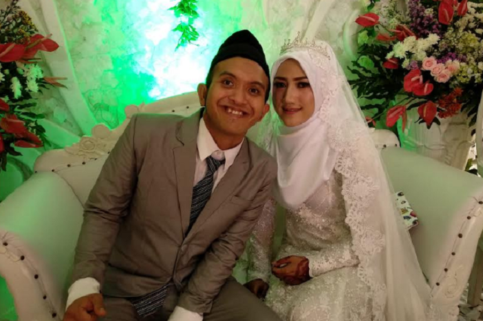 Caesar dan Intan usai acara pernikahannya di Cimahpar, Bogor, Jawa Barat, Sabtu, (30/6/2018)