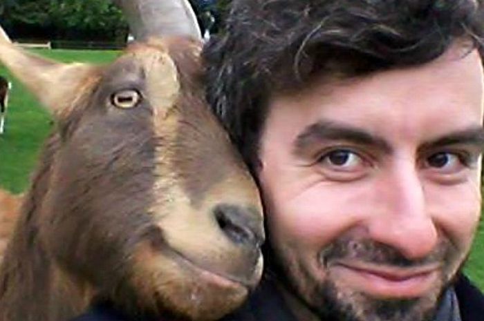 Christian Nawroth dan seekor kambing
