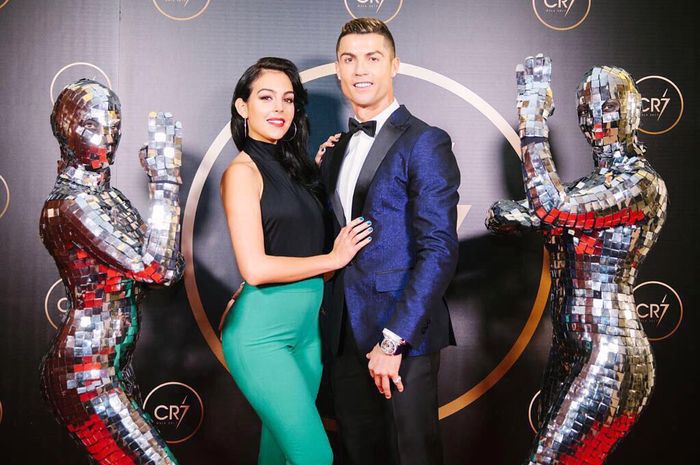 Intip penampilan kekasih Cristiano Ronaldo di Rusia