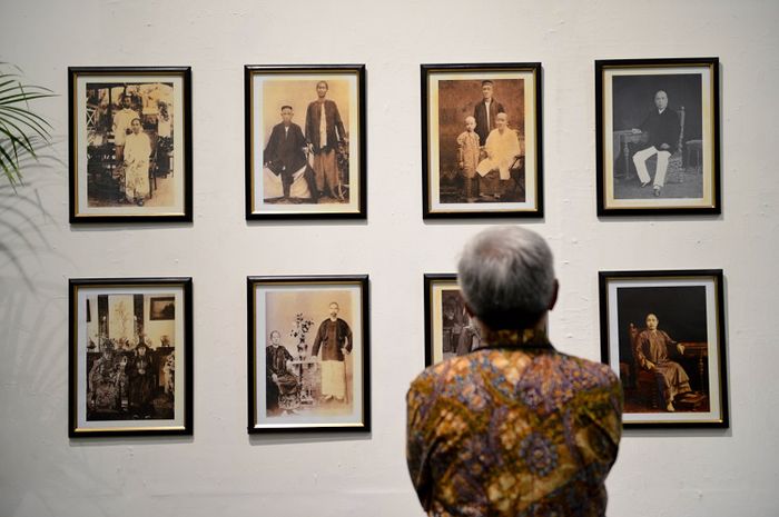Sederet foto kenangan keluarga peranakan Tionghoa di Semarang yang turut dipamerkan di Semarang Contemporary Art Gallery.
