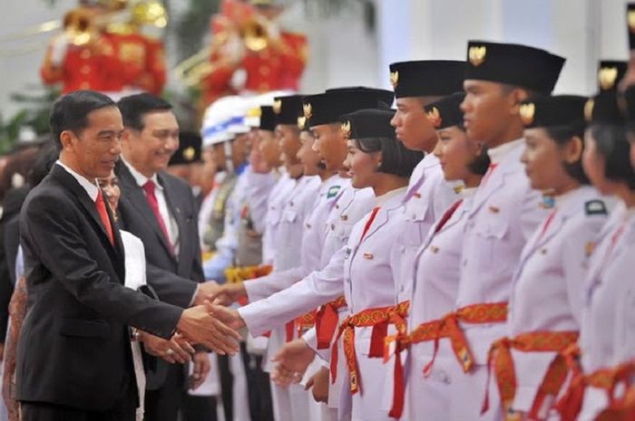 Presiden RI, Joko Widodo meresmikan Tim Nusa Paskibraka 2018 - Kompas.com
