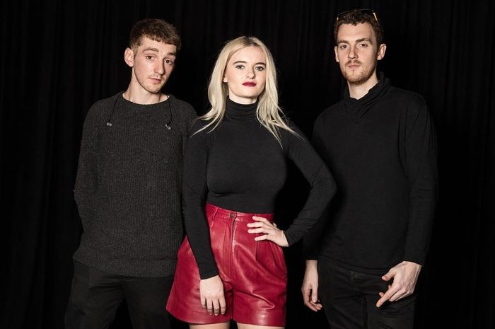 Konser Tanpa Vokalis, Clean Bandit Tetap Bikin Penonton Nagih! - Semua