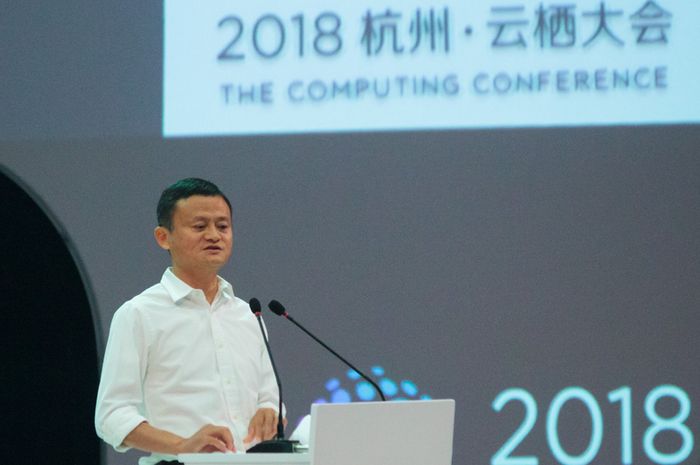 Di masa depan, Jack Ma (Executive Chairman of Alibaba Group) meyakini tidak akan ada lagi industri m