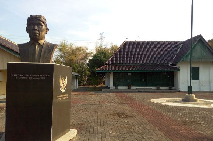 Rumah Radjiman tampak dari luar.