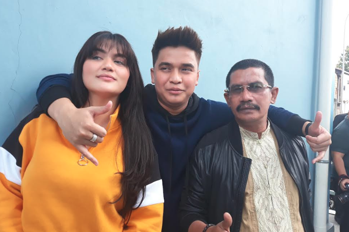 Hilda Vitria dan Billy Syahputra saat ditemui Grid.ID di kawasan Tendean pada Jumat (28/9/2018) siang