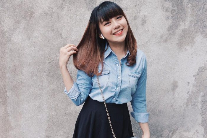 Ghea Indrawari dengan Outfit Fashion Hitam Putih