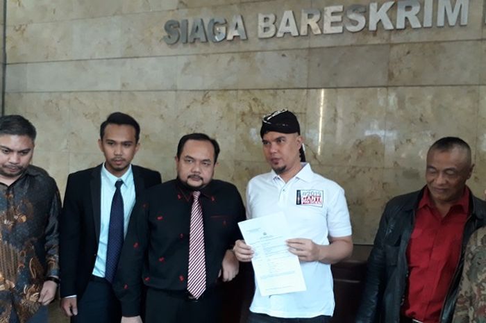Ahmad Dhani dan kuasa hukumnya saat mendatangi Bareskrim Polri