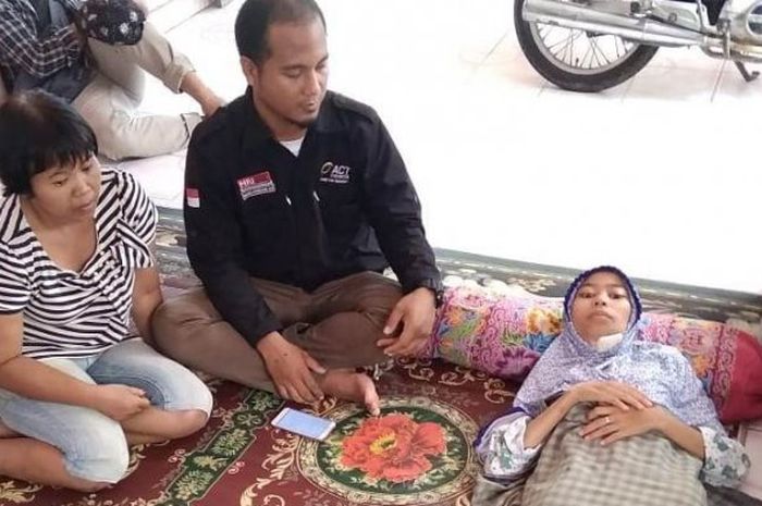 Leni, gadis 21 tahun idap kanker lidah