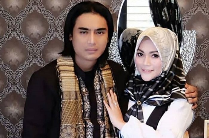 Charly van Houten dan Istri Masih Bersama, Perceraiannya Settingan?