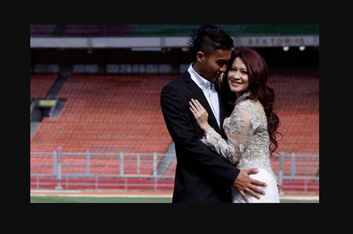 Foto prewedding Gunawan Dwi Cahyo dan Oki Agustina di Stadion Utama Gelora Bung Karno, Senayan, Jakarta.