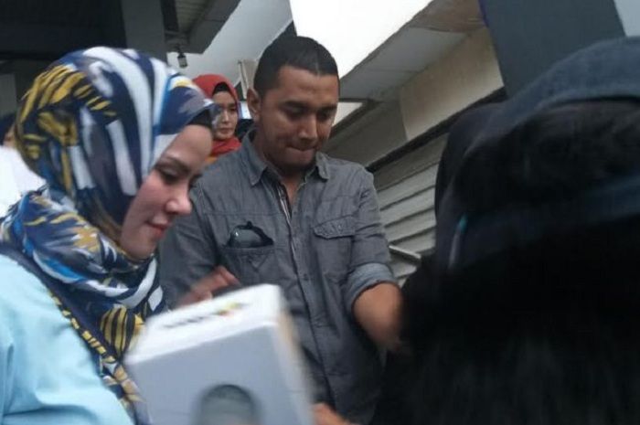 Angel Lelga bersama Fiki Alman di Polda Metro Jaya, Rabu (21/11/2018).