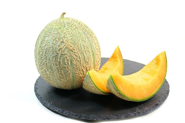 Dibalik rasanya yang manis, buah melon punya sederet manfaat tak terduga