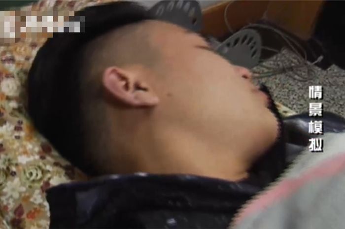 pria yang kerap dengar bisikan di telinganya saat tidur