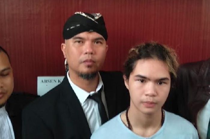 Ahmad Dhani dan Dul Jaelani di Pengadilan Negeri Jakarta Selatan pada Senin (10/12/2018).

