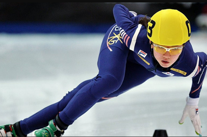 Atlet skater putri Korea Selatan, Shim Suk-hee, membeberkan kekerasan yang dilakukan pelatihnya di pengadilan.