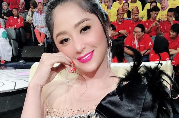 Dewi Perssik Pernah Dipelet Hingga Wajahnya Gosong, Sembuh Usai Minum Air Seni Ibu, Ada Orang Sirik