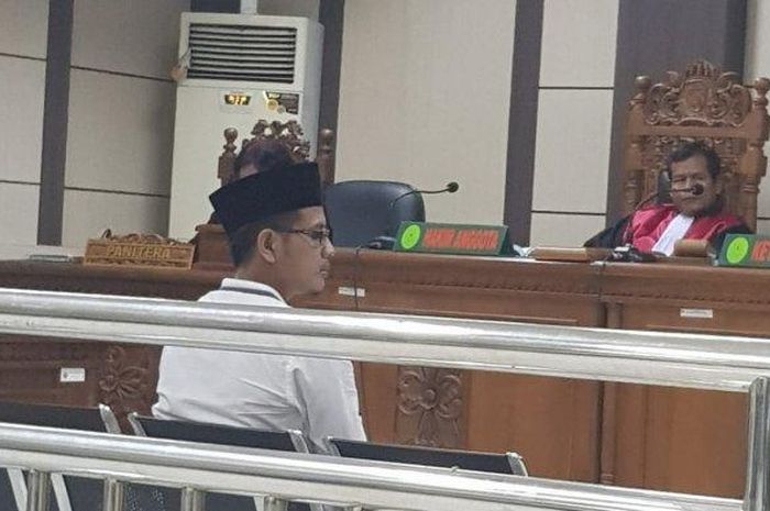 
Demi Berjudi, Pegawai Bank Jateng Pekalongan Curi Uang Untuk ATM Sebanyak Miliaran Rupiah Selama Setahun
