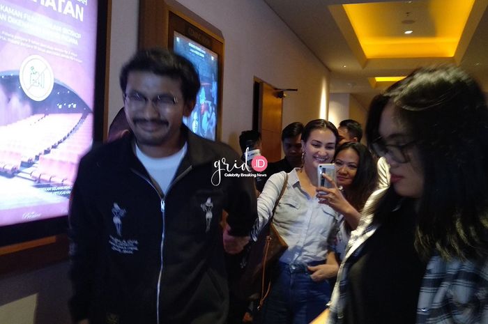 Rio Dewanto dan Atiqah Hasiholan saat dijumpai Grid.ID di Blok M, Jakarta Selatan.