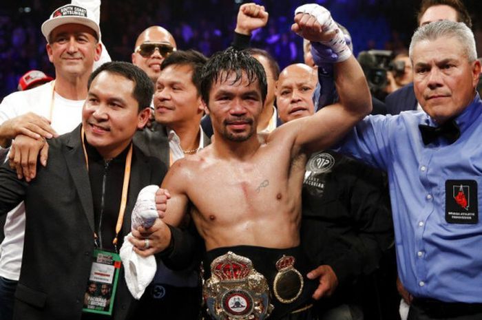 Manny Pacquiao berhasil mempertahankan gelar juara WBA kelas welter setelah menang atas Adrien Broner.