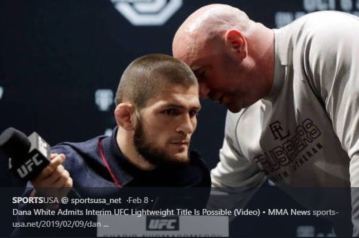 Dana White berbicara dengan Khabib Nurmagomedov di sesi konferensi pers jelang laga UFC 229 melawan Conor McGregor.