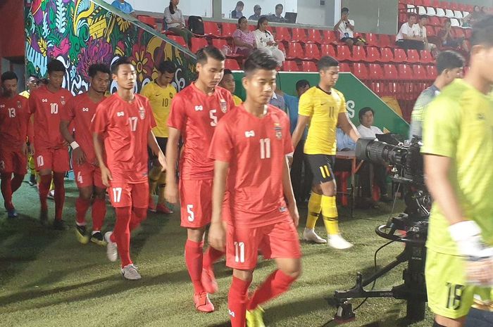 Para pemain timnas U-22 Myanmar jelang laga kontra timnas U-22 Malaysia pada partai pamungkas Grup B Piala AFF U-22 2019, 22 Februari 2019.