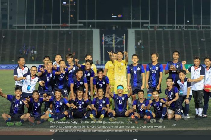 Timnas U-22 Kamboja merayakan kesuksesan lolos ke semifinal Piala AFF U-22 2019.