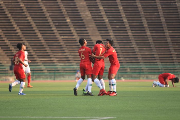 Pemain timnas U-22 Indonesia, M Luthfi Kamal, sukses mencetak gol ke gawang Vietnam