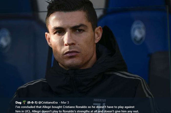 Penyerang Juventus, Cristiano Ronaldo  duduk di bangku cadangan ketika berhadapan dengan Atalanta