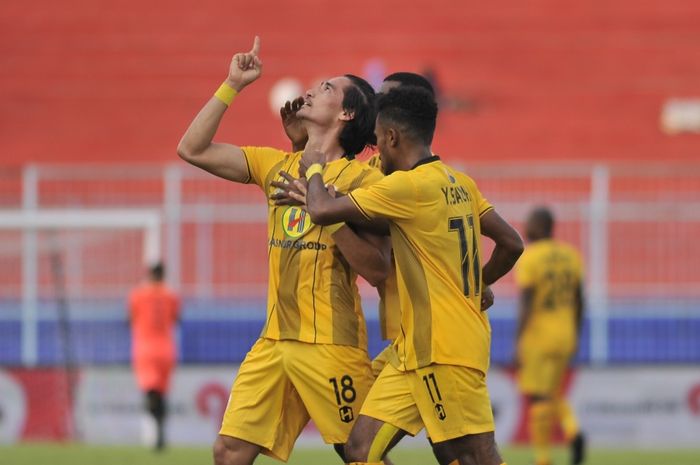 Pemain Barito Putera, Gavin Kwan Adsit, merayakan gol yang dicetak ke gawang Persita Tangerang di Piala Presiden 2019.