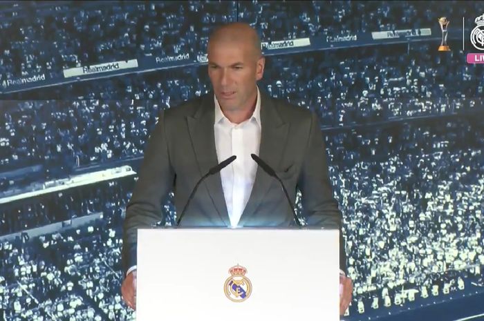 Zinedine Zidane memberikan sambutan setelah resmi kembali menangani Real Madrid pada 11 Maret 2019.