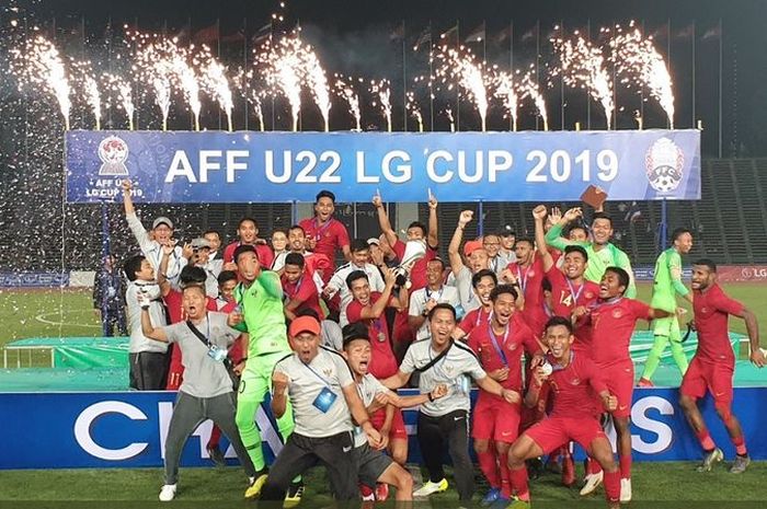 Royal banget, Irwan Mussry rela bagi-bagi jam mahal ke timnas U-22 setelah menjuarai ajang AFF 2019 di Kamboja
