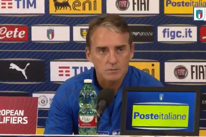 Pelatih timnas Italia, Roberto Mancini, saat menjalani sesi konferensi pers.