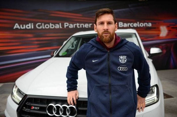 Lionel Messi dan mobil Adui barunya
