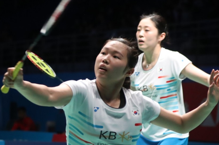 Ganda putri Korea Selatan, Baek Ha-na (kiri) dan Kim Hye-rin, saat menghadapi Chang Ye-na/Jung Kyung-eun pada babak kesatu Singapore Open 2019, Selasa (9/4/2019).