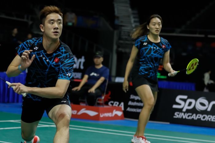 Pasangan ganda campuran Hong Kong, Tang Chun Man/Tse Ying Suet, saat berlaga pada babak kedua Singapore Open 2019 di Singapore Indoor Stadium, Kallang, Kamis (11/4/2019).
