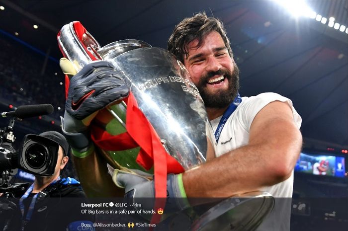Kiper Liverpool, Alisson Becker, merayakan kemenangan atas Tottenham Hotspur pada final Liga Champions, Sabtu (1/6/2019).